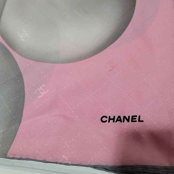 SOLD‼️Chanel pearl scarf silk size 90×90 - Picture 5 of 14